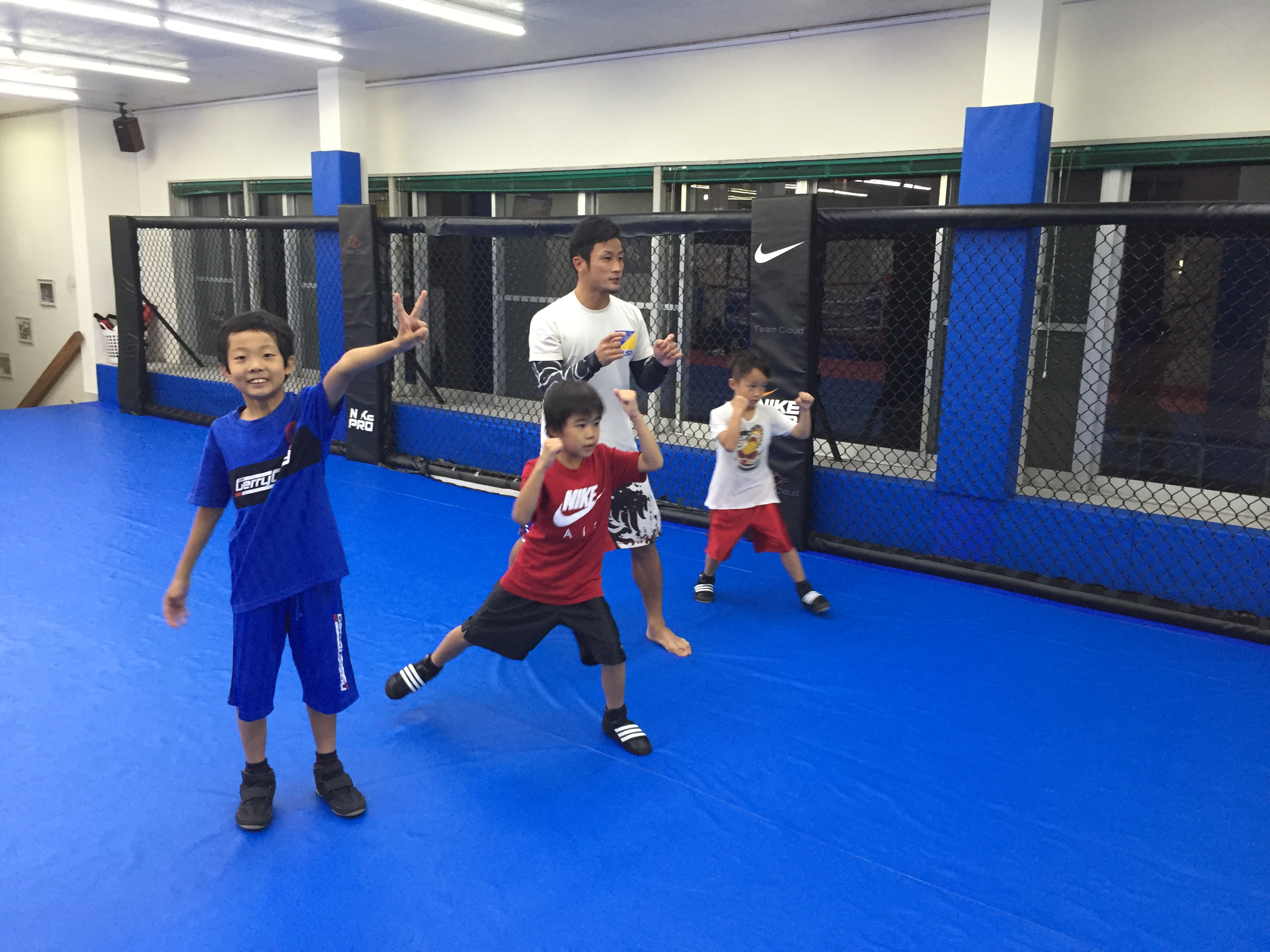試合用 小学生 幼稚園 コスチューム ガウン 上着 入場用 キック